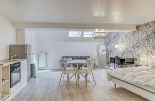 Annemasse Apartment | Large Studio 40m2 Near train station Annemasse