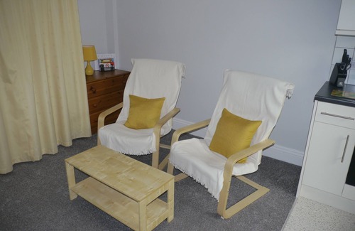 Roundham Apartment | Large Studio at Broadshade Holiday Apartments