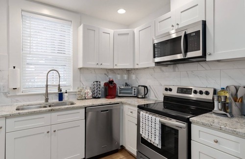 Downtown Columbus House | Large & Stylish Home mins to DT & German Village!