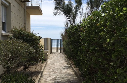 Palavas-les-Flots Apartment | Large terrace apartment facing the sea