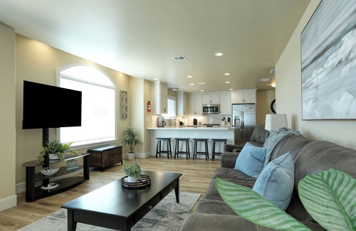 Downtown House | Large Townhouse in Downtown Pismo, Sleeps 12!