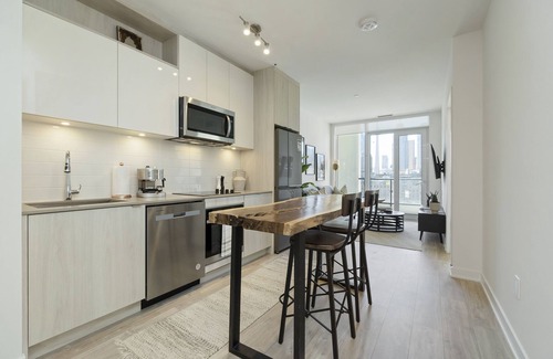 Downtown Toronto Apartment | Large two bedroom condo with CN tower view!