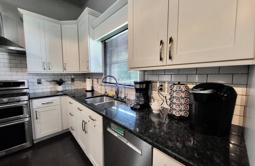 Glasgow Apartment | Large two floor 4-bedroom 2.5 bath apartment w AC, WiFi in downtown Glasgow KY