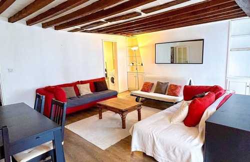 Montparnasse Apartment | Large, typical apartment in Montparnasse