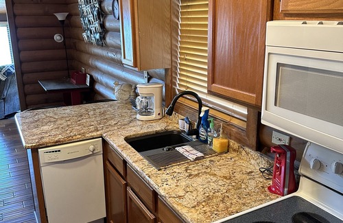 Okeechobee Cabin | Large waterfront cabin with dock and access to Lake Okeechobee