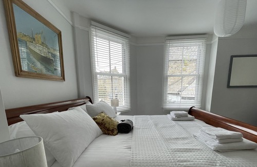 Newlyn Apartment | Large well located modern home in Newlyn, Cornwall