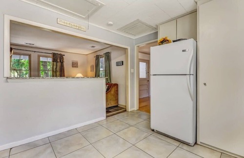 Isle of Hope Historic District House | Large Yard & Island Feel - Happy on Hope Isle