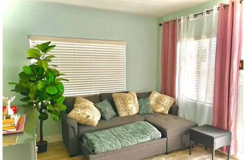 Glendale House | Large Yard* Rare Find* Americana on Brand