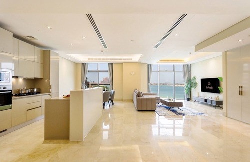 Palm Jumeirah Apartment | Largest layout 2BR | Beach Access | Atlantis View