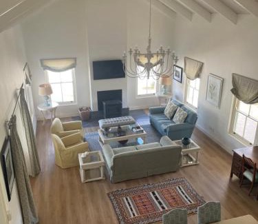 Franschhoek Apartment | Largest one bed apartment & private pool in the Hoek