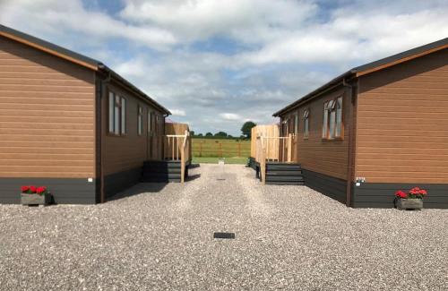 Somerton Resort | Larkrise Farm Lodges