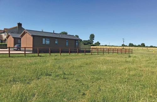 Somerton Resort | Larkrise Farm Lodges