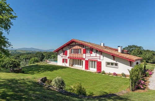 Briscous House | LARREISTA - Superb Basque farmhouse with swimming pool and panoramic view