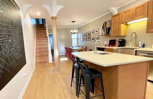 Lancaster House | Larry's Lancaster Landing: 3 bedroom row house, walkable to downtown Lancaster