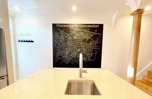 Lancaster House | Larry's Lancaster Landing: 3 bedroom row house, walkable to downtown Lancaster