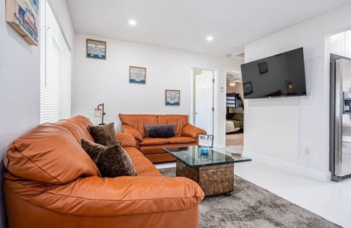 Oakland Park House | Larry's Lauderdale Getaway with Heated Pool & Tiki Hut