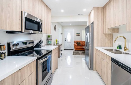 Oakland Park House | Larry's Lauderdale Getaway with Heated Pool & Tiki Hut
