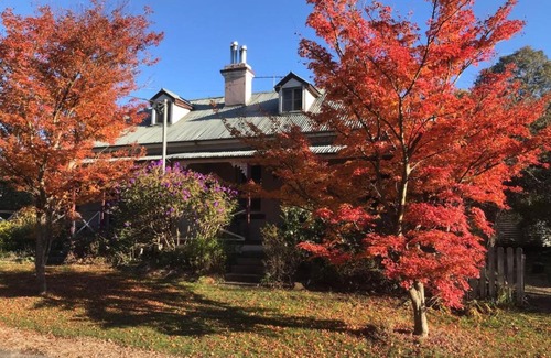 Mount Victoria House | Larsens Cottage 2 - Historic 1880 Home