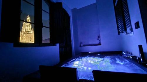 Burgos Apartment | Las Campanas de la Catedral Suite Jacuzzi