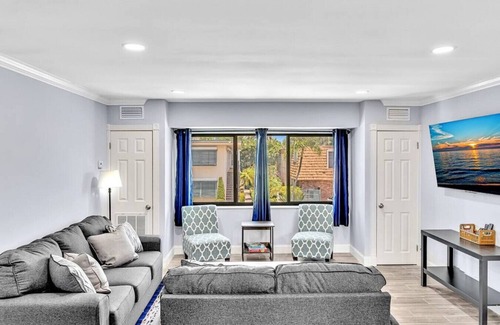 Nurmi Isles Apartment | Las Olas Luxury 2BR Apt + Pool