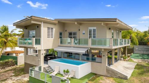 Montalva House | Las Palmas Beach House with Private Pool and Pool Table