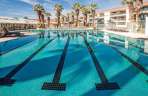 St. George Condo | Las Palmas Resort 304 | Main Level Condo, New Flooring, Mountain Views, Close to Pools, and more!