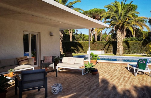 Cabo Roche Ski Chalet | Las Palmeras. R14m pool, beach 400m