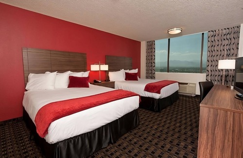 Downtown Las Vegas House | Las Vegas Escape! 4 City View Units, FREE Parking, Pool, Casino