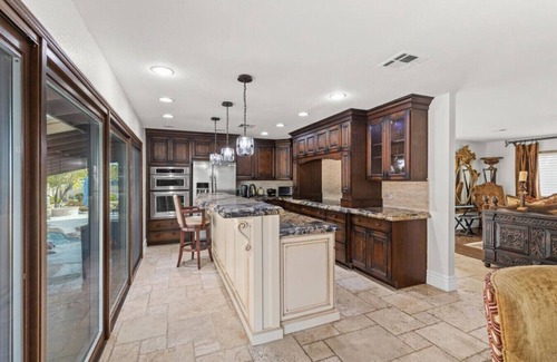 Paradise House | Las Vegas Lux | Pool | Hot Tub | 10 Minutes From Strip