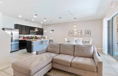 Loughman House | Last Minute Disney Getaway! Townhouse with Private Pool. Book Now! #93975