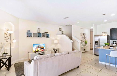 Loughman House | Last Minute Disney Getaway! Townhouse with Private Pool. Book Now! #93975