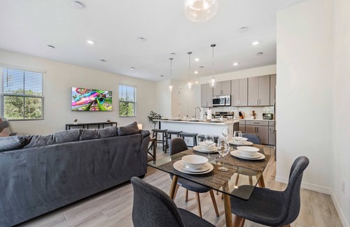 Davenport House | Last Minute Disney Getaway! Townhouse with Private Pool. Book Now! #121771