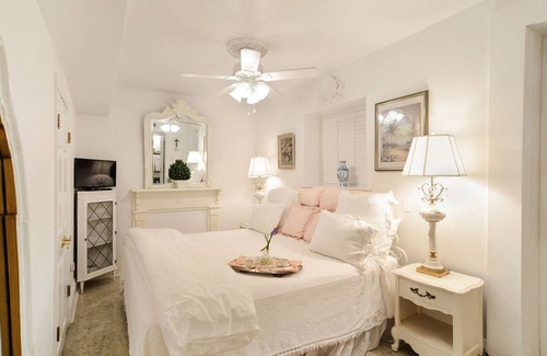 French Quarter Bed & Breakfast | Last minute Mardi Gras Discount-Book Now!nSpecial Event Rates Apply