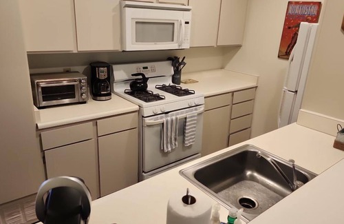 Kings Beach Condo | Last Minute Only! Comfy Condo Close to NorthStar and Lake “The Happy Haven”