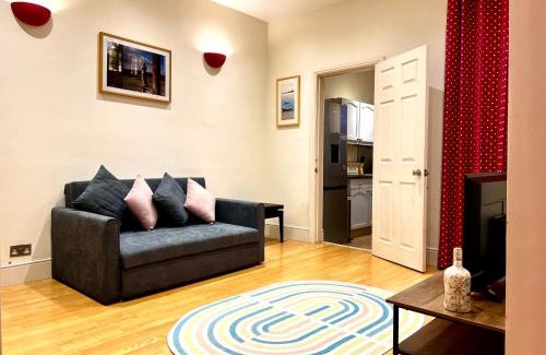 Birmingham Apartment | Last-Minute Reserve l Exclusive Deal l Sleeps Up to 5 l Free Parking l cottage l close to city
