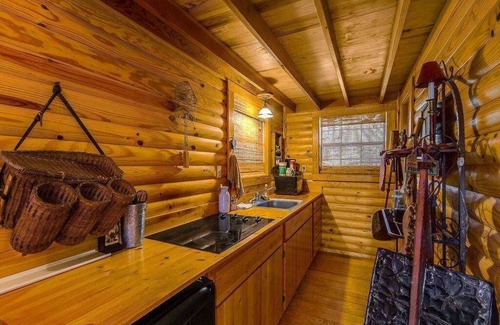 Bandera Cabin | Last Outpost-Cedar Loft