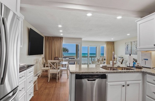 Fort Bay Condo | Latitude 18! Spectacular oceanfront views!1BD/2BA. Sleeps 4