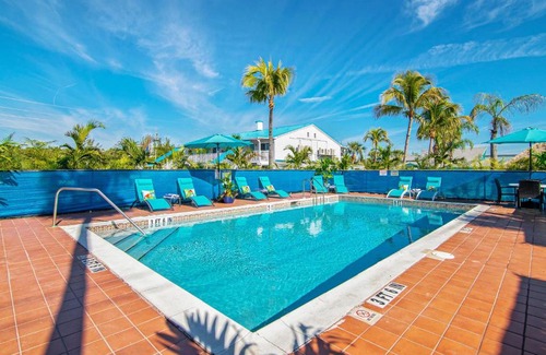 Fort Myers Beach Hotel | Latitude 26 Waterfront Resort and Marina