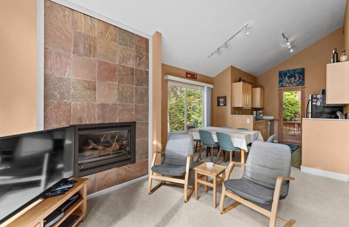 Manzanita House | Latitude 45 - 2BR 2BA secluded in trees near beach