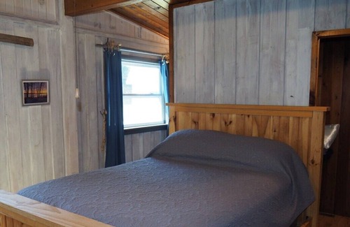 Elk Rapids Cottage | Latitude Adjustment: Lakefront with Beach & Kayaks