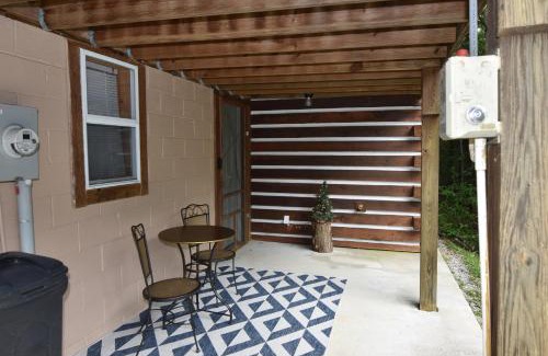 Woodbine Hotel | Laurel Lake Cabins