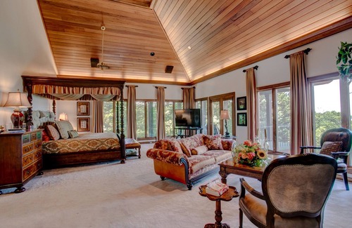 Hendersonville House | Laurelgate Spectacular Mountain Escape close to Hendersonville & Asheville