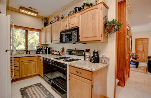 Hendersonville House | Laurelgate Spectacular Mountain Escape close to Hendersonville & Asheville