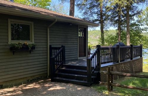 Harrington Cottage | Laurentian Lakeside Cottage 53, 4-season, 3 bedroom 2 bath cottage sleeps 8
