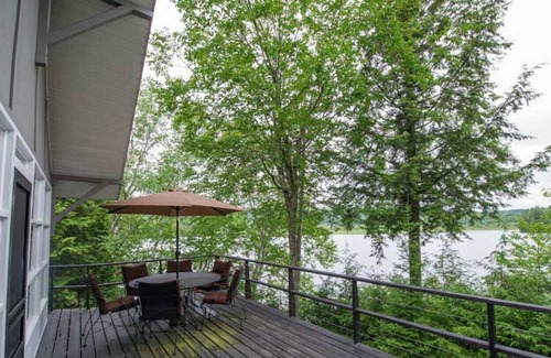 Harrington Cottage | Laurentian Lakeside Cottages 49, 3-season, 3-bedroom, 1.5 bath cottage sleeps 6