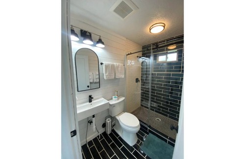 Bancroft House | Lava Hot Springs Country Farmhouse 2 bedroom, sleeps 8.