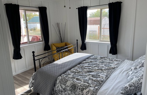Bancroft House | Lava Hot Springs Country Farmhouse 2 bedroom, sleeps 8.