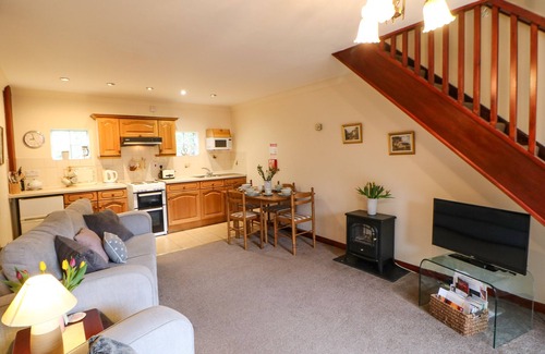 Richmond Cottage | LAVENDER COTTAGE, pet friendly, with a garden in Richmond