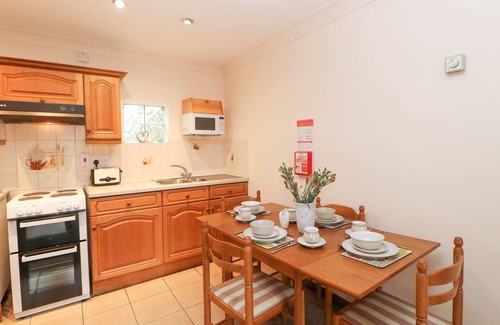 Richmond Cottage | LAVENDER COTTAGE, pet friendly, with a garden in Richmond