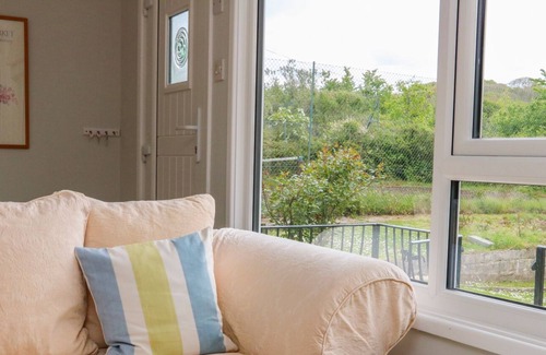 Northam Cottage | LAVENDER LODGE, family friendly, with a garden in Northam
